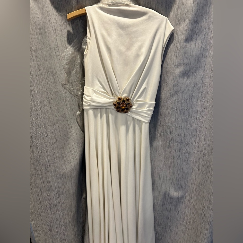 Stunning evening gown - Cream color